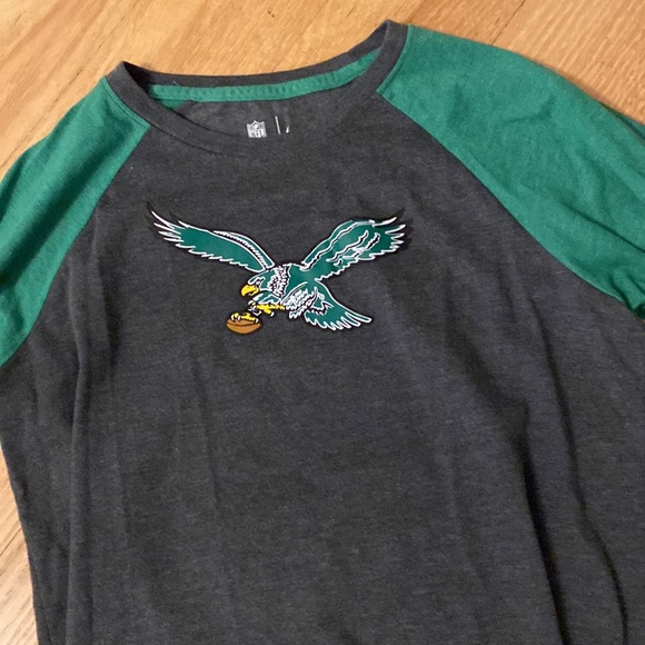Philly eagles top with vintage eagle - Picture 3 of 4